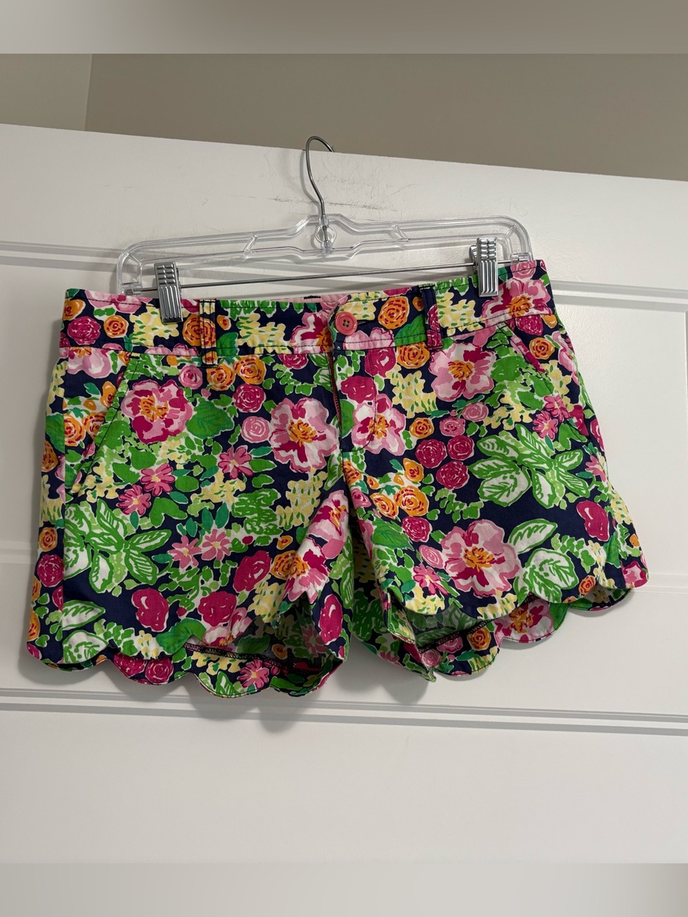 Lilly Pulitzer buttercup, shorts Floral Scallop Hem Women's Shorts Sz 4